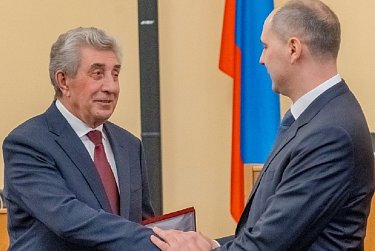 Сергею Грачеву вручен золотой знак